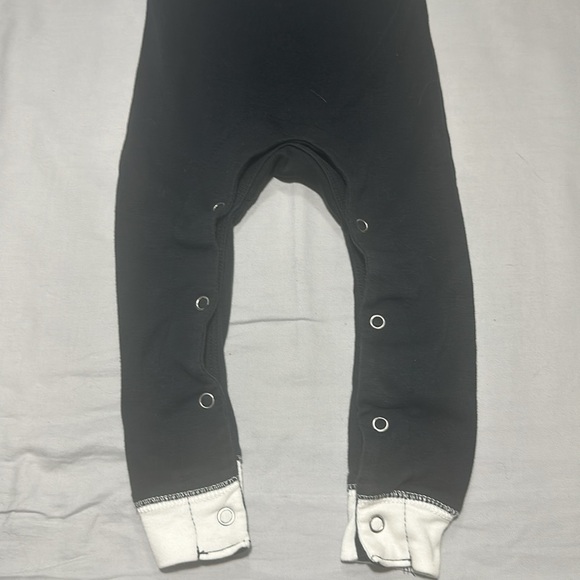 NWOT Black and White Baby Bear Fitted Onesie/sleeper/romler - Picture 2 of 5